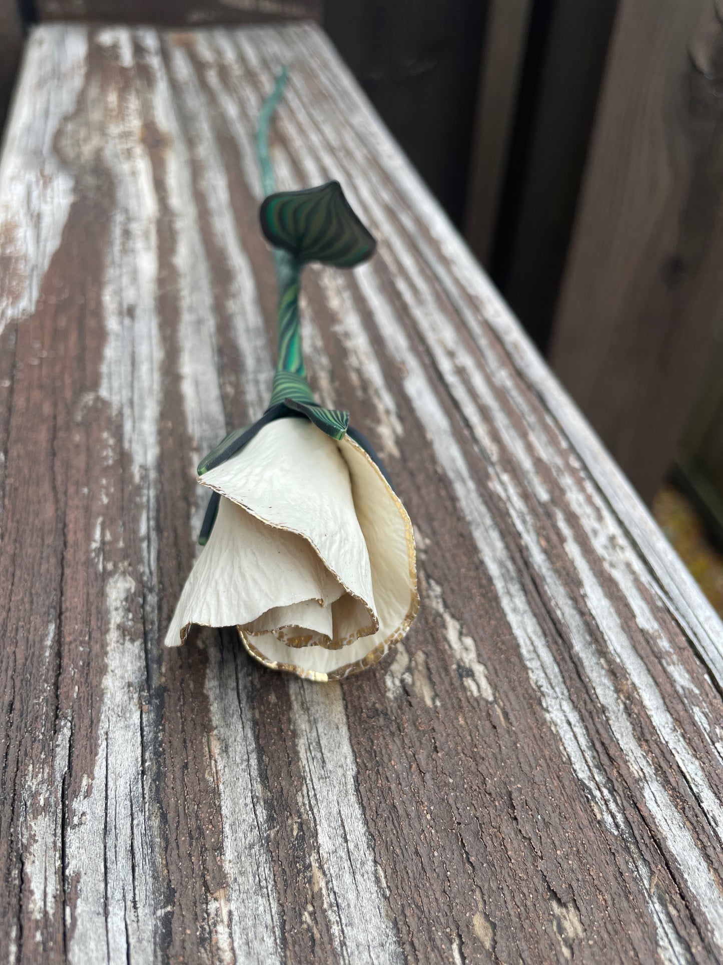 Butter Yellow Gold Leaf Rosebud